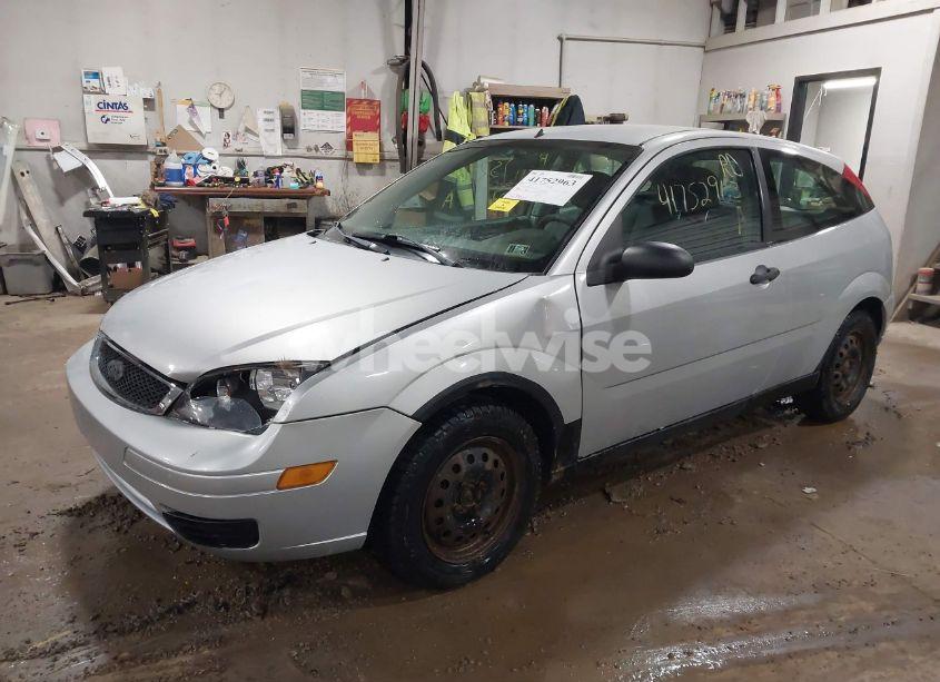 Photo 2 of 2007 Ford Focus S/SE/SES (VIN 1FAFP31N47W107051)