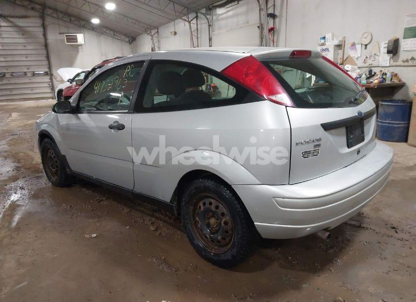 Photo 3 of 2007 Ford Focus S/SE/SES (VIN 1FAFP31N47W107051)