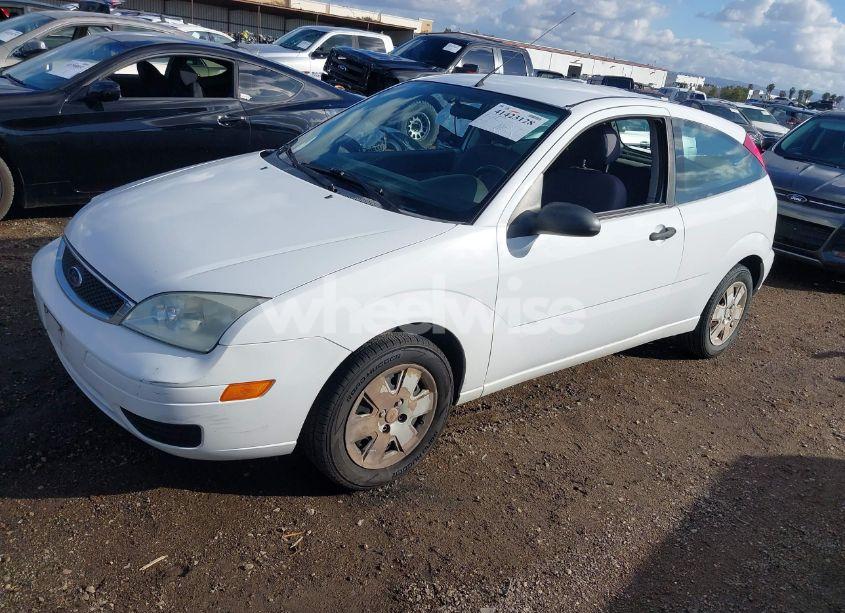 Photo 2 of 2007 Ford Focus S/SE/SES (VIN 1FAFP31N47W298051)