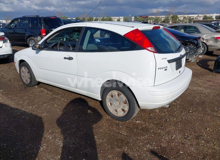 Photo 3 of 2007 Ford Focus S/SE/SES (VIN 1FAFP31N47W298051)