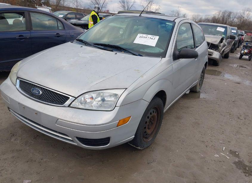 Photo 2 of 2006 Ford Focus ZX3 (VIN 1FAFP31N66W227500)