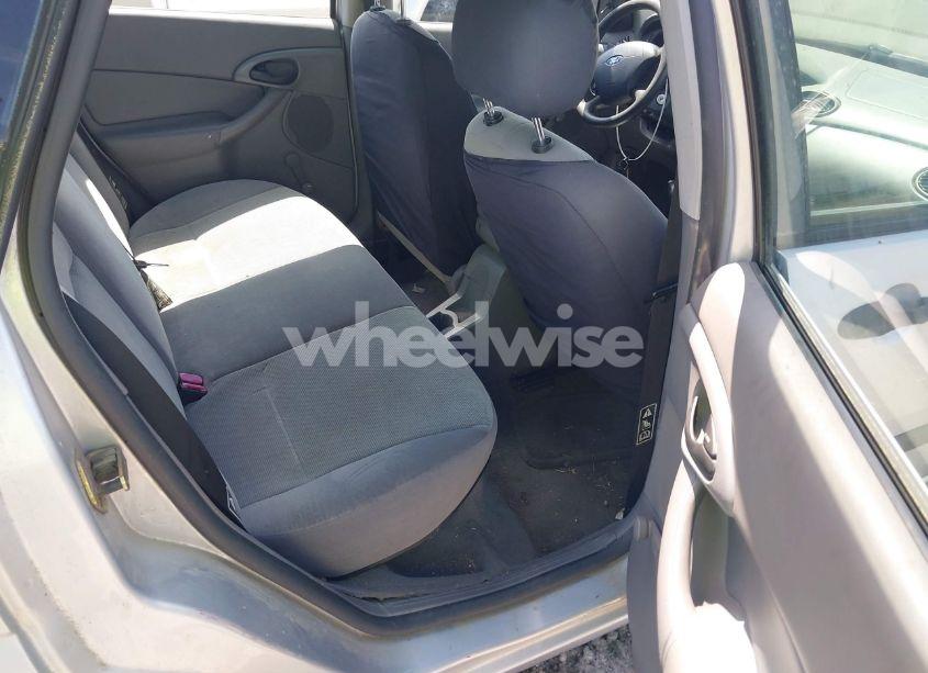 Photo 8 of 2002 Ford Focus LX (VIN 1FAFP33P02W219739)