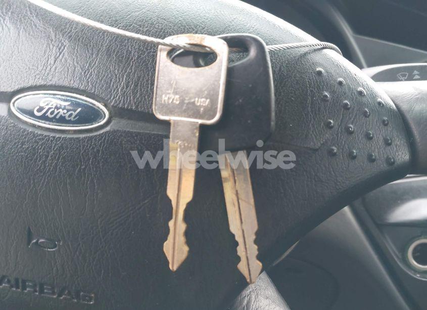 Photo 11 of 2000 Ford Focus LX (VIN 1FAFP33P0YW295695)