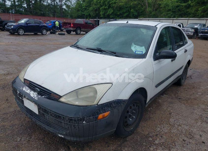 Photo 2 of 2000 Ford Focus LX (VIN 1FAFP33P0YW295695)