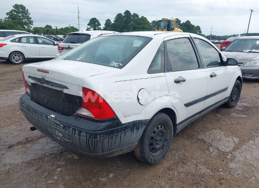 Photo 4 of 2000 Ford Focus LX (VIN 1FAFP33P0YW295695)