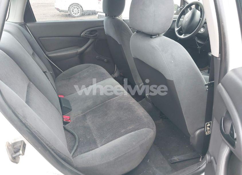 Photo 8 of 2000 Ford Focus LX (VIN 1FAFP33P0YW295695)