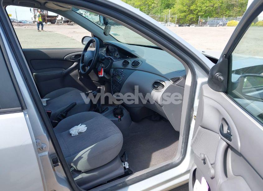 Photo 5 of 2001 Ford Focus LX (VIN 1FAFP33P61W315115)