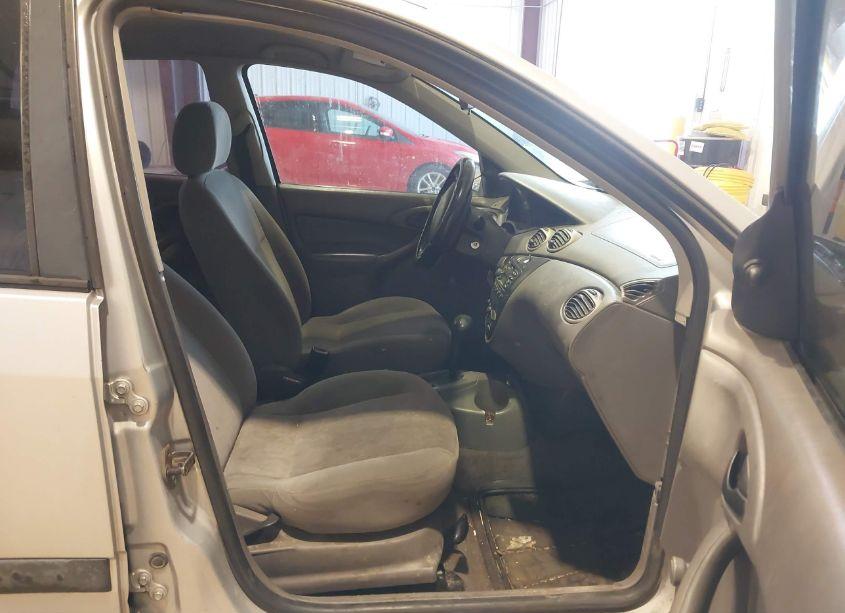 Photo 5 of 2001 Ford Focus LX (VIN 1FAFP33P71W346826)