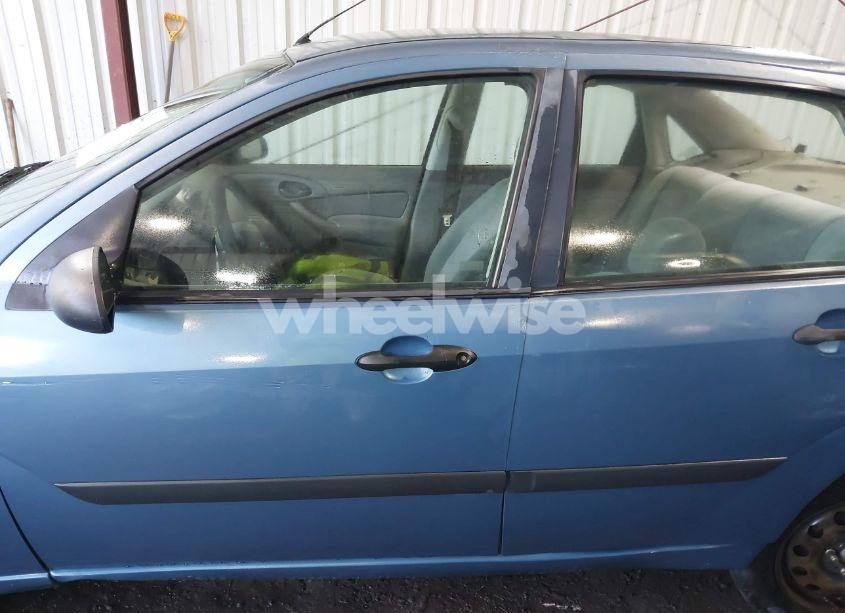 Photo 15 of 2000 Ford Focus LX (VIN 1FAFP33P9YW265353)
