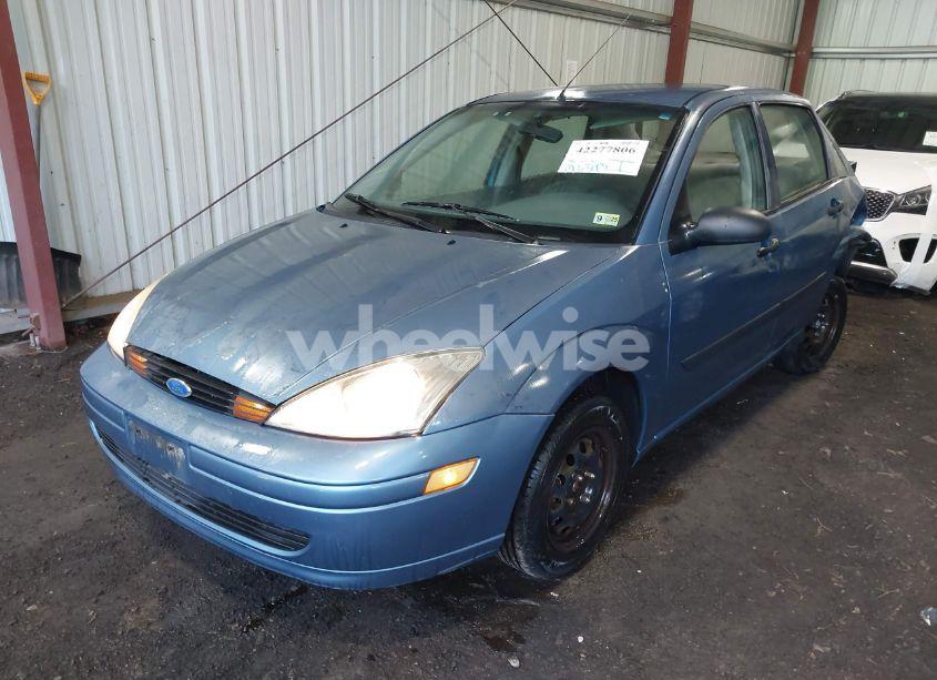 Photo 2 of 2000 Ford Focus LX (VIN 1FAFP33P9YW265353)