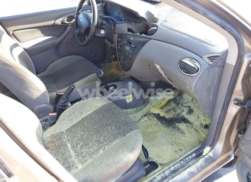 Photo 5 of 2003 Ford Focus LX (VIN 1FAFP33Z73W220938)