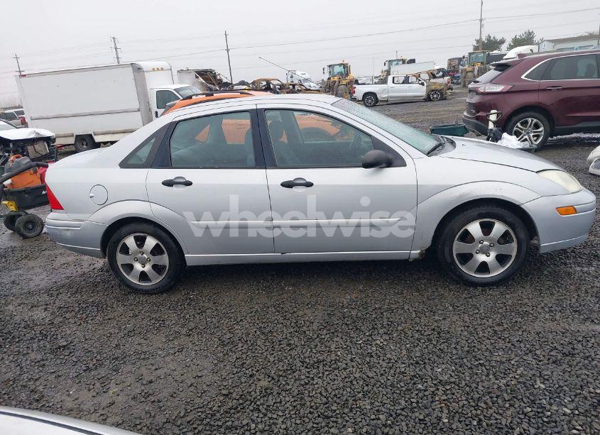 Photo 13 of 2002 Ford Focus SE (VIN 1FAFP34302W333722)