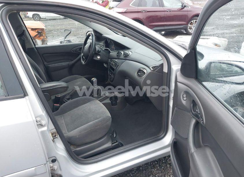 Photo 5 of 2002 Ford Focus SE (VIN 1FAFP34302W333722)