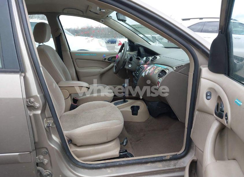 Photo 5 of 2003 Ford Focus SE (VIN 1FAFP34313W132431)