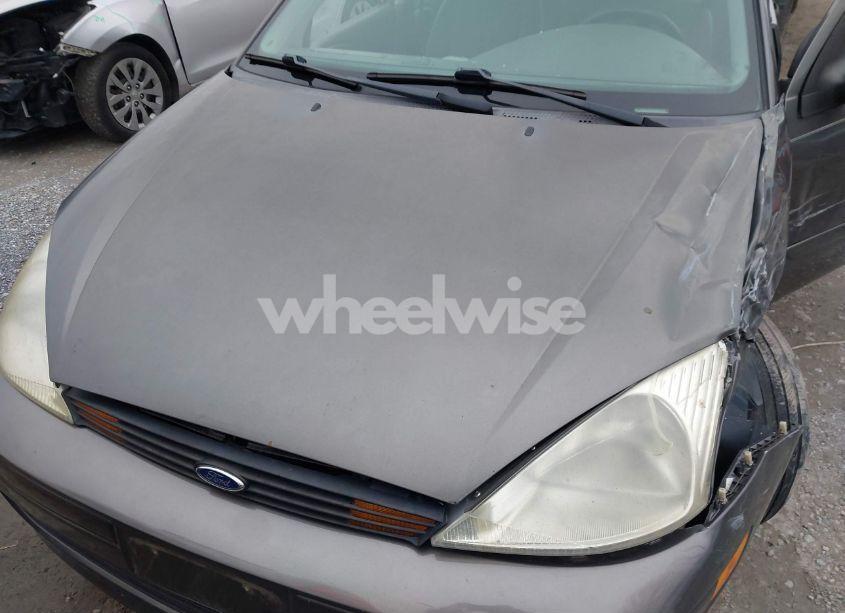 Photo 10 of 2002 Ford Focus SE (VIN 1FAFP34332W203711)