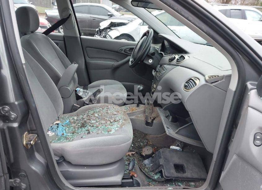 Photo 5 of 2002 Ford Focus SE (VIN 1FAFP34332W203711)