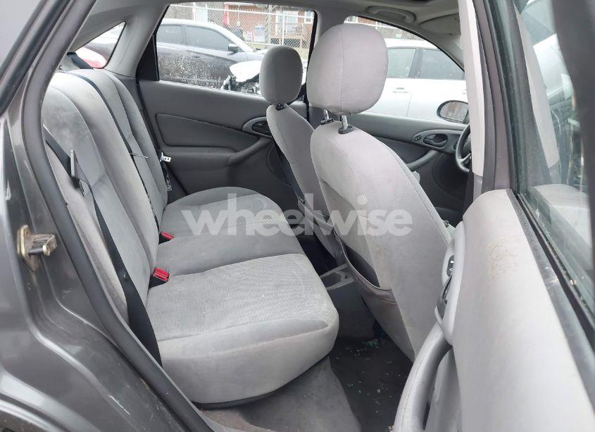 Photo 8 of 2002 Ford Focus SE (VIN 1FAFP34332W203711)