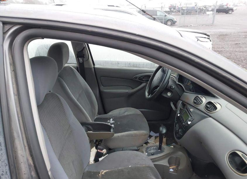 Photo 5 of 2004 Ford Focus SE (VIN 1FAFP34334W154268)