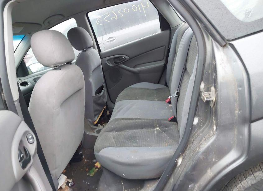 Photo 8 of 2004 Ford Focus SE (VIN 1FAFP34334W154268)