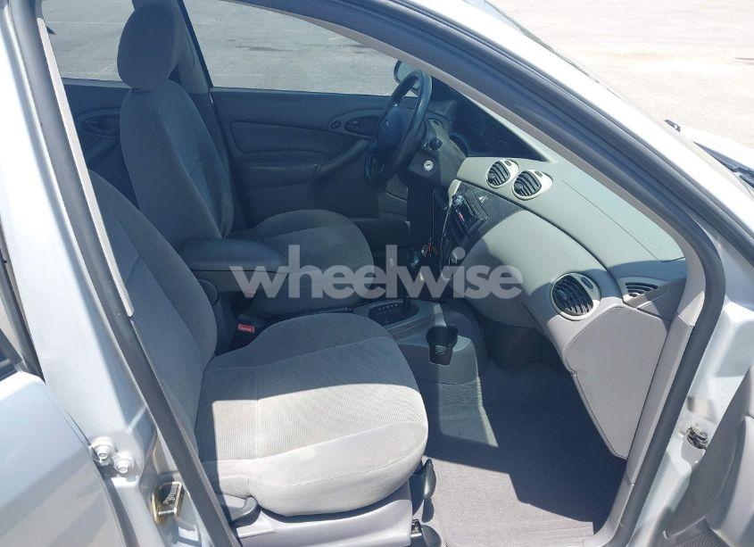 Photo 5 of 2002 Ford Focus SE/SE COMFORT/SE SPORT (VIN 1FAFP34342W270897)