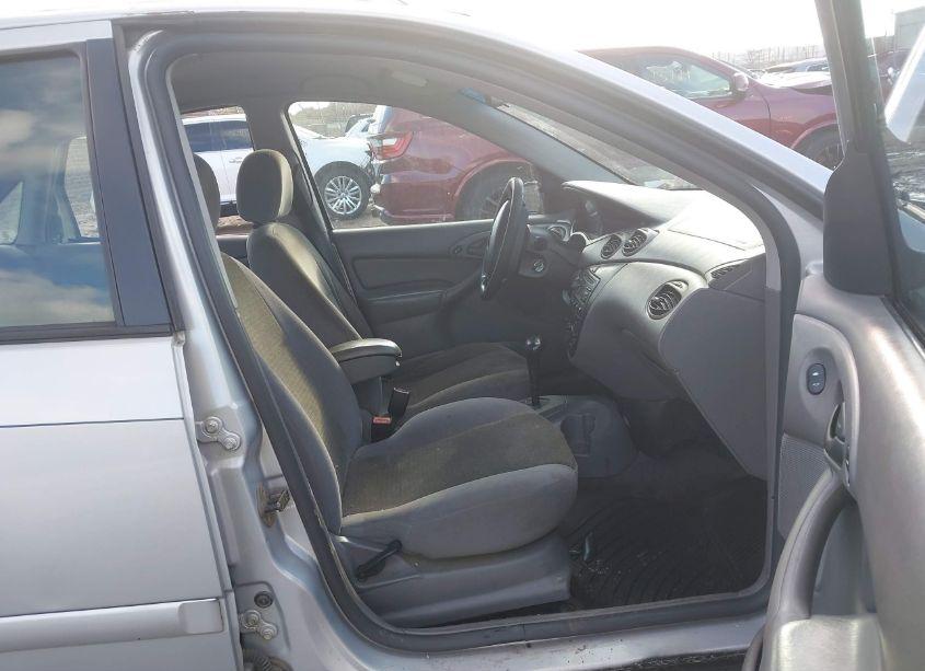 Photo 5 of 2004 Ford Focus SE (VIN 1FAFP34344W185626)