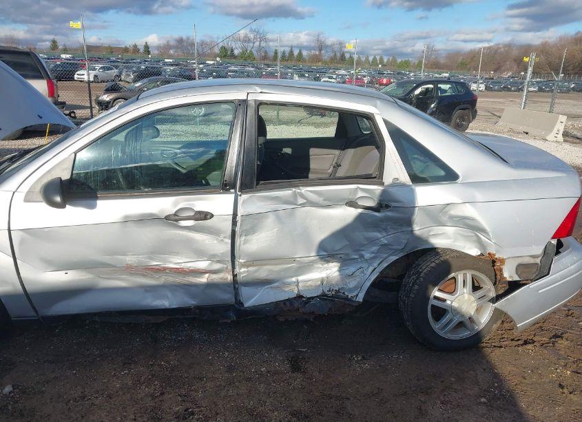 Photo 6 of 2004 Ford Focus SE (VIN 1FAFP34344W185626)