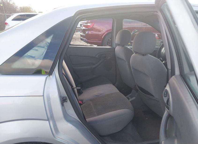 Photo 8 of 2004 Ford Focus SE (VIN 1FAFP34344W185626)