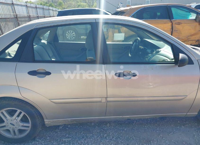 Photo 14 of 2000 Ford Focus SE (VIN 1FAFP3434YW401903)