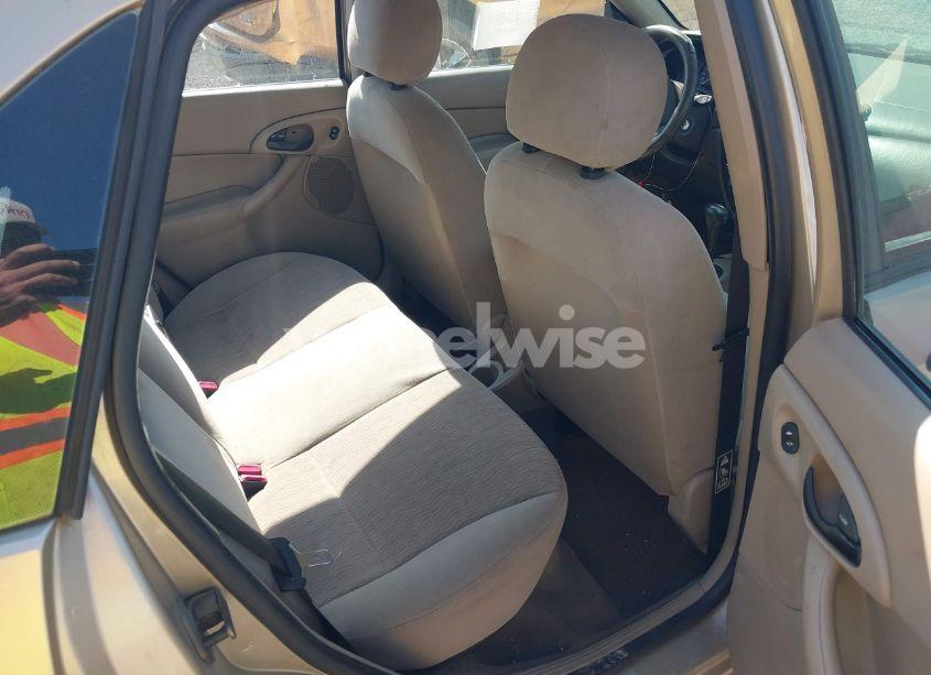 Photo 8 of 2000 Ford Focus SE (VIN 1FAFP3434YW401903)