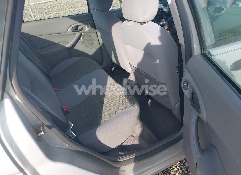 Photo 8 of 2004 Ford Focus SE (VIN 1FAFP34354W143014)