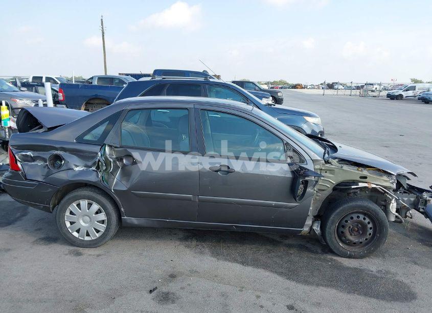 Photo 13 of 2004 Ford Focus SE (VIN 1FAFP34384W189923)