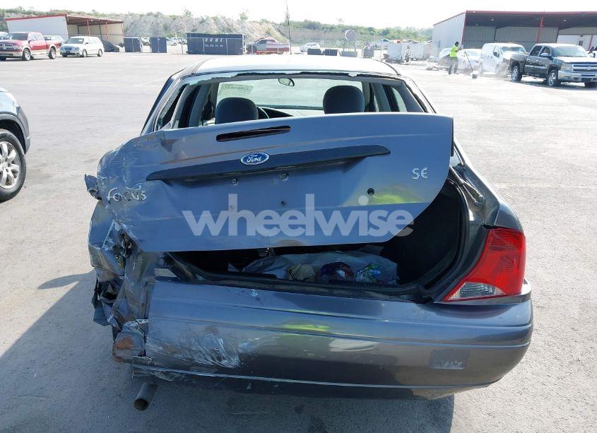 Photo 16 of 2004 Ford Focus SE (VIN 1FAFP34384W189923)