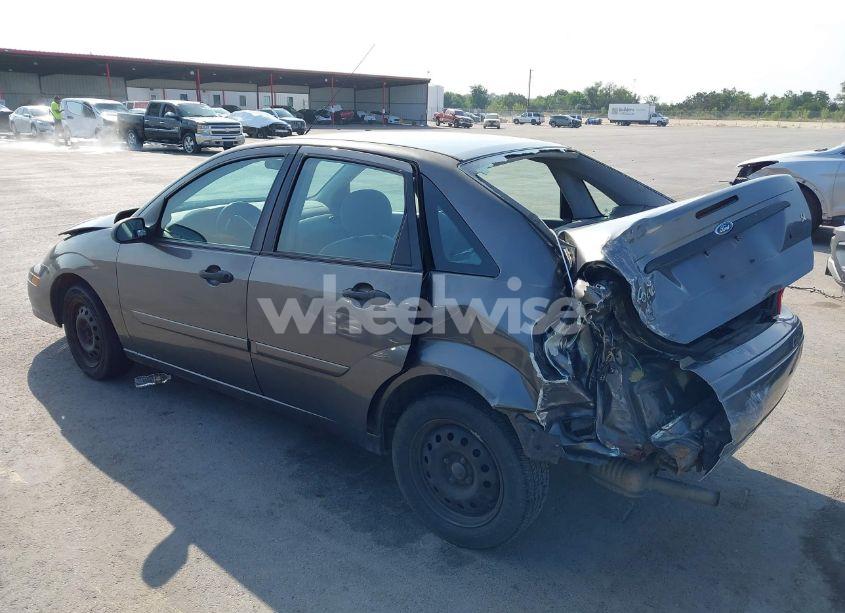 Photo 3 of 2004 Ford Focus SE (VIN 1FAFP34384W189923)