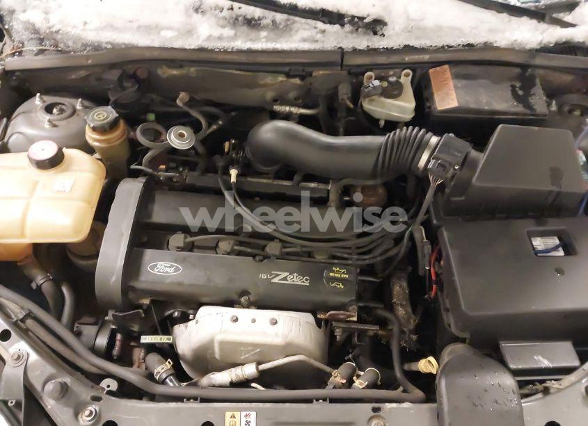 Photo 10 of 2002 Ford Focus SE (VIN 1FAFP34392W246403)