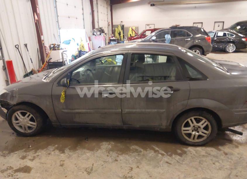 Photo 14 of 2002 Ford Focus SE (VIN 1FAFP34392W246403)