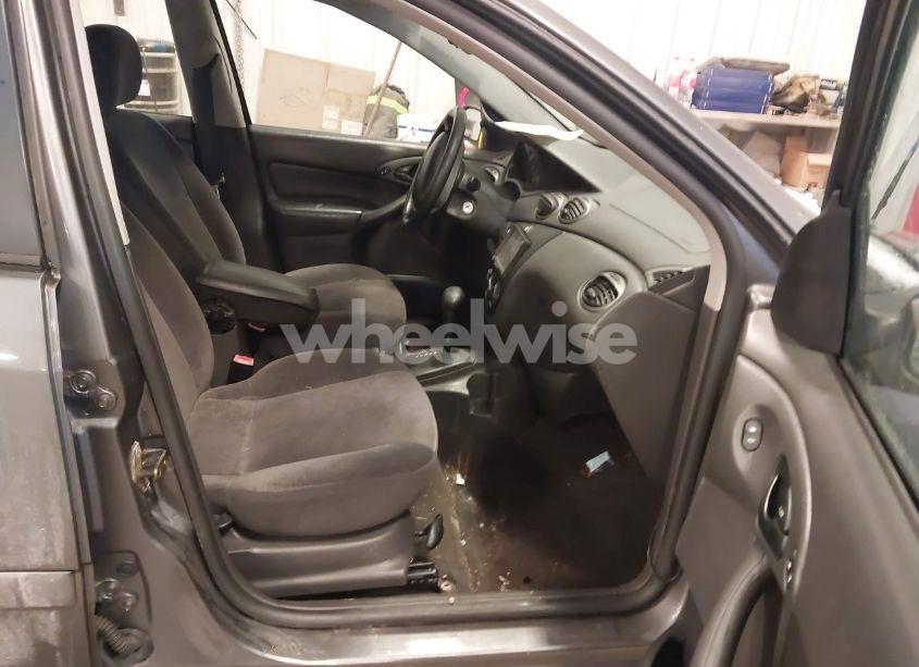 Photo 5 of 2002 Ford Focus SE (VIN 1FAFP34392W246403)