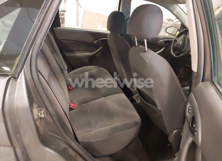 Photo 8 of 2002 Ford Focus SE (VIN 1FAFP34392W246403)