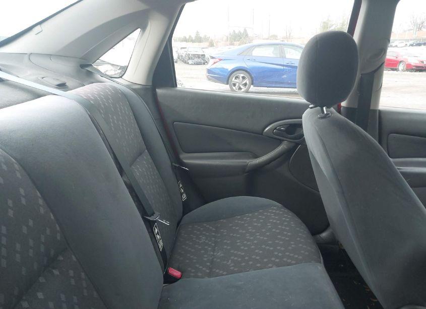 Photo 8 of 2001 Ford Focus SE (VIN 1FAFP343X1W299044)