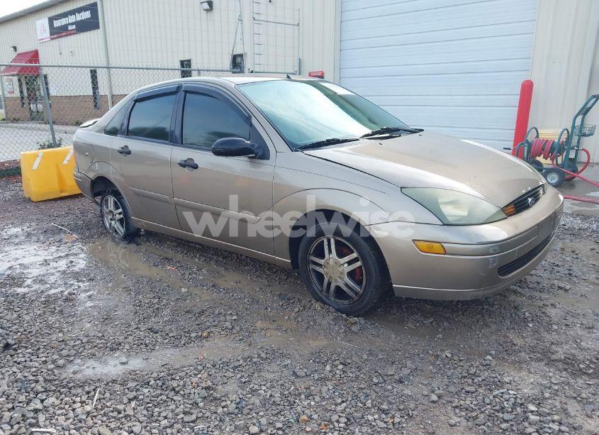 2004 Ford Focus SE (VIN 1FAFP343X4W156745) main photo