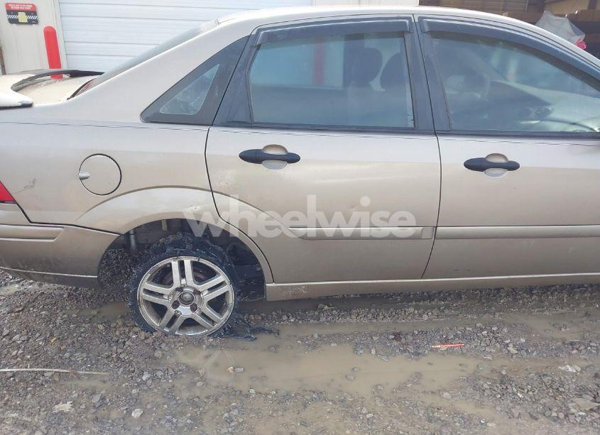 Photo 6 of 2004 Ford Focus SE (VIN 1FAFP343X4W156745)