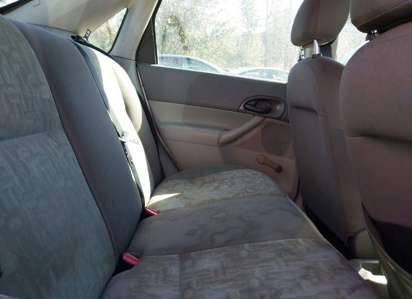 Photo 8 of 2005 Ford Focus ZX4 (VIN 1FAFP34N05W130450)