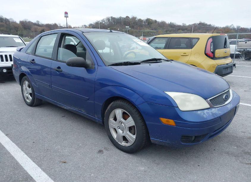 2005 Ford Focus ZX4 (VIN 1FAFP34N05W134689) main photo