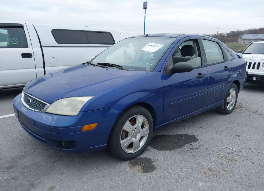 Photo 2 of 2005 Ford Focus ZX4 (VIN 1FAFP34N05W134689)