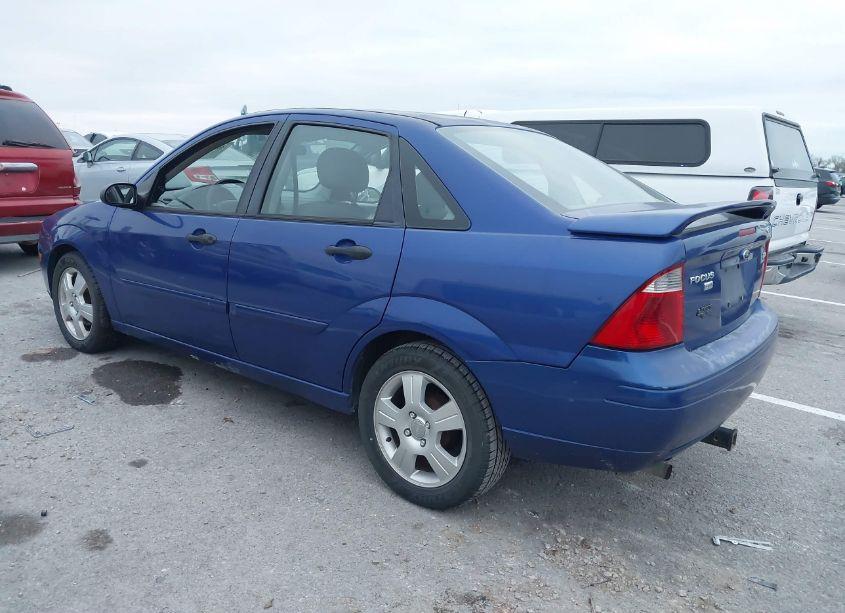 Photo 3 of 2005 Ford Focus ZX4 (VIN 1FAFP34N05W134689)
