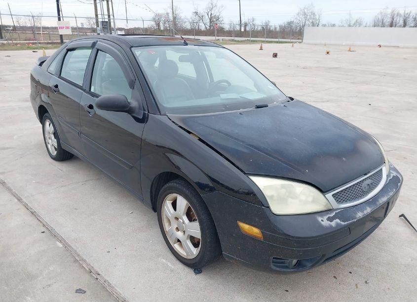 2005 Ford Focus ZX4 (VIN 1FAFP34N05W134949) main photo