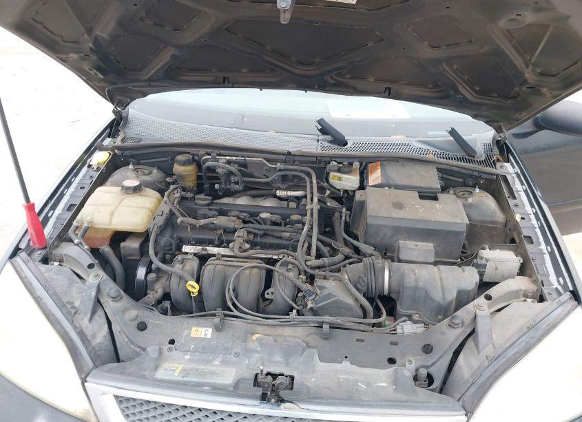 Photo 10 of 2005 Ford Focus ZX4 (VIN 1FAFP34N05W134949)