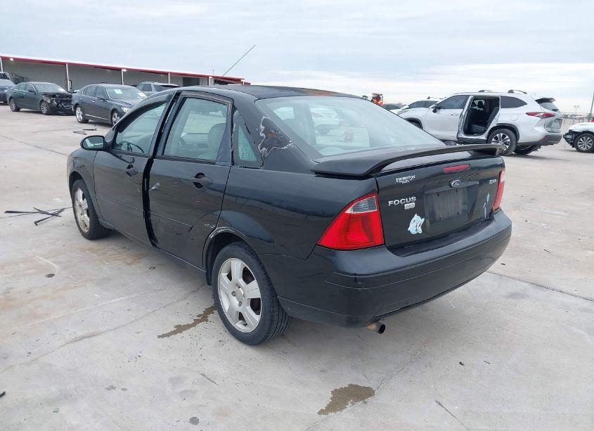 Photo 3 of 2005 Ford Focus ZX4 (VIN 1FAFP34N05W134949)