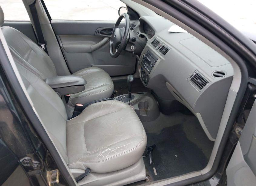 Photo 5 of 2005 Ford Focus ZX4 (VIN 1FAFP34N05W134949)