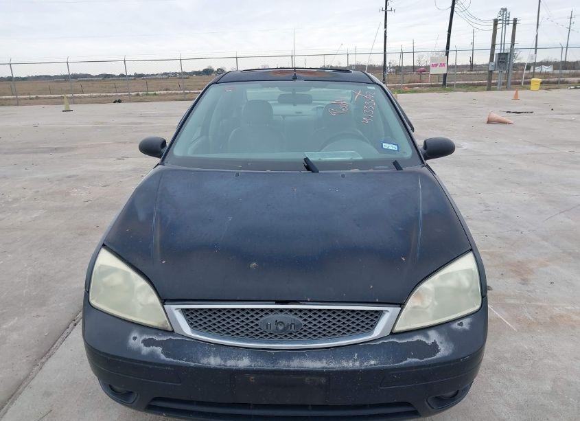 Photo 6 of 2005 Ford Focus ZX4 (VIN 1FAFP34N05W134949)