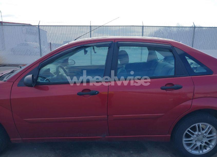 Photo 14 of 2005 Ford Focus ZX4 (VIN 1FAFP34N05W186288)